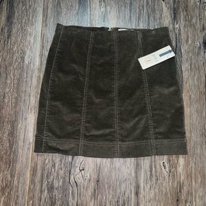 NEVER WORN. NWT. Womens Army green mini skirt. Size 3/26W